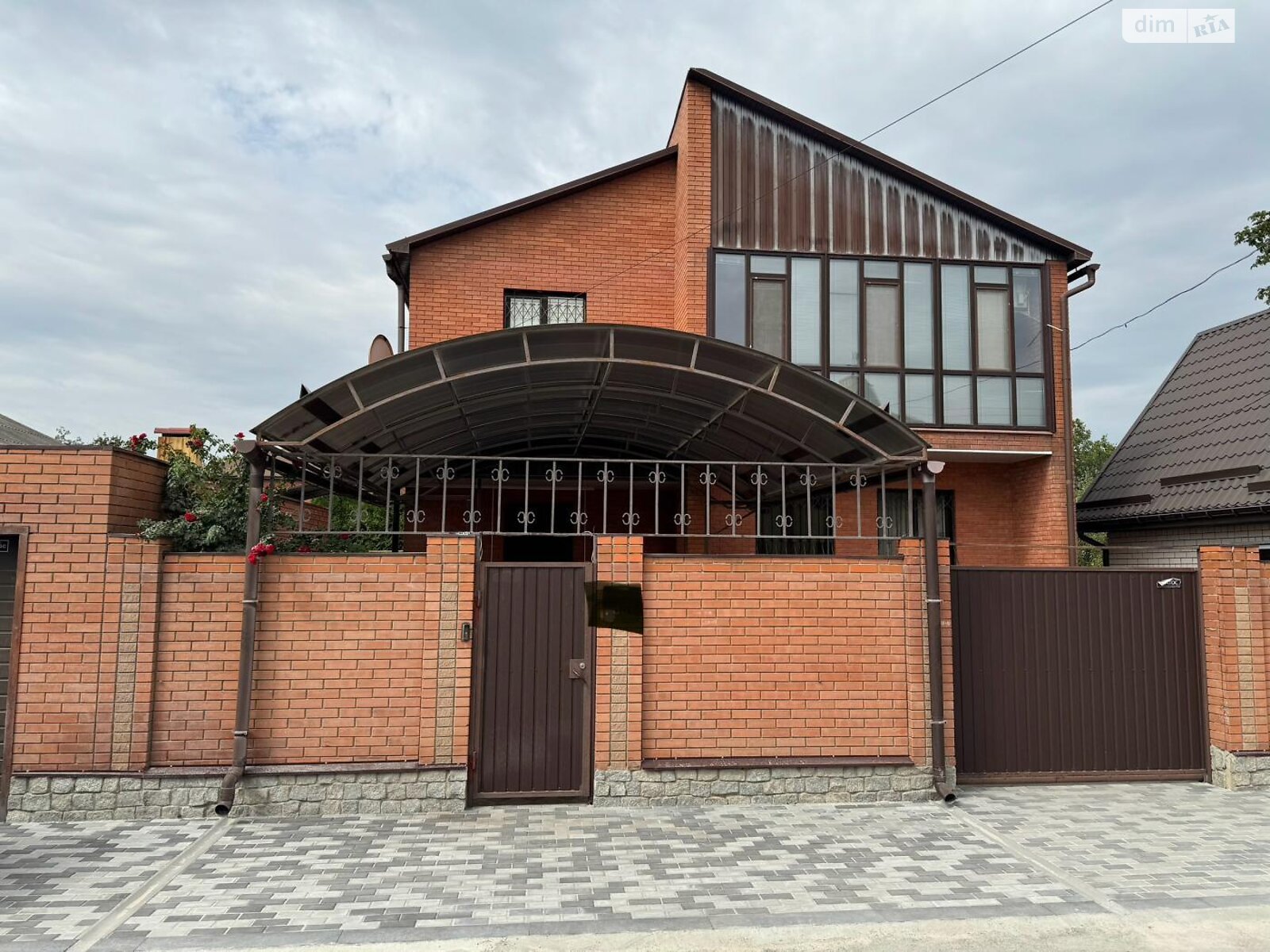 двухэтажный дом с верандой, 290 кв. м, кирпич. Продажа в Харькове район Холодногорский фото 1 двухэтажный дом с верандой, 290 кв. м, кирпич. Продажа в Харькове район Холодногорский фото 1