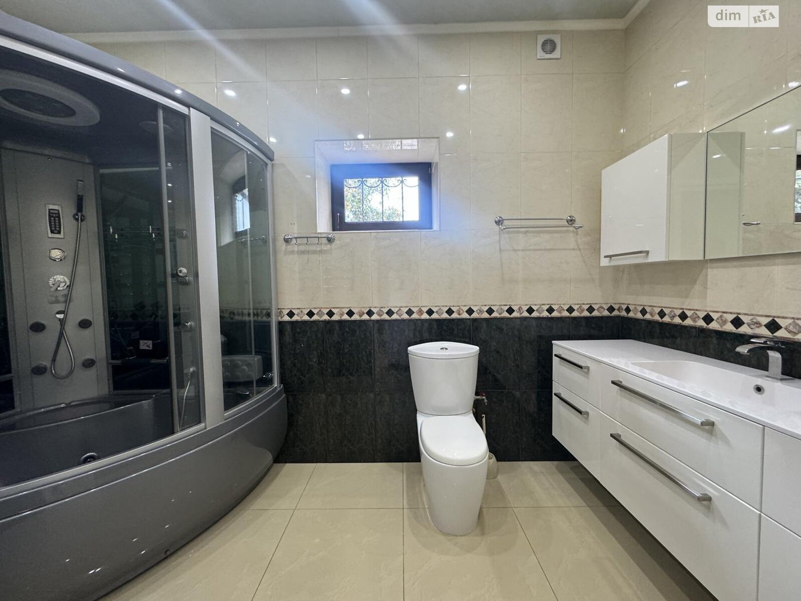 двухэтажный дом с верандой, 290 кв. м, кирпич. Продажа в Харькове район Холодногорский фото 1 двухэтажный дом с верандой, 290 кв. м, кирпич. Продажа в Харькове район Холодногорский фото 1