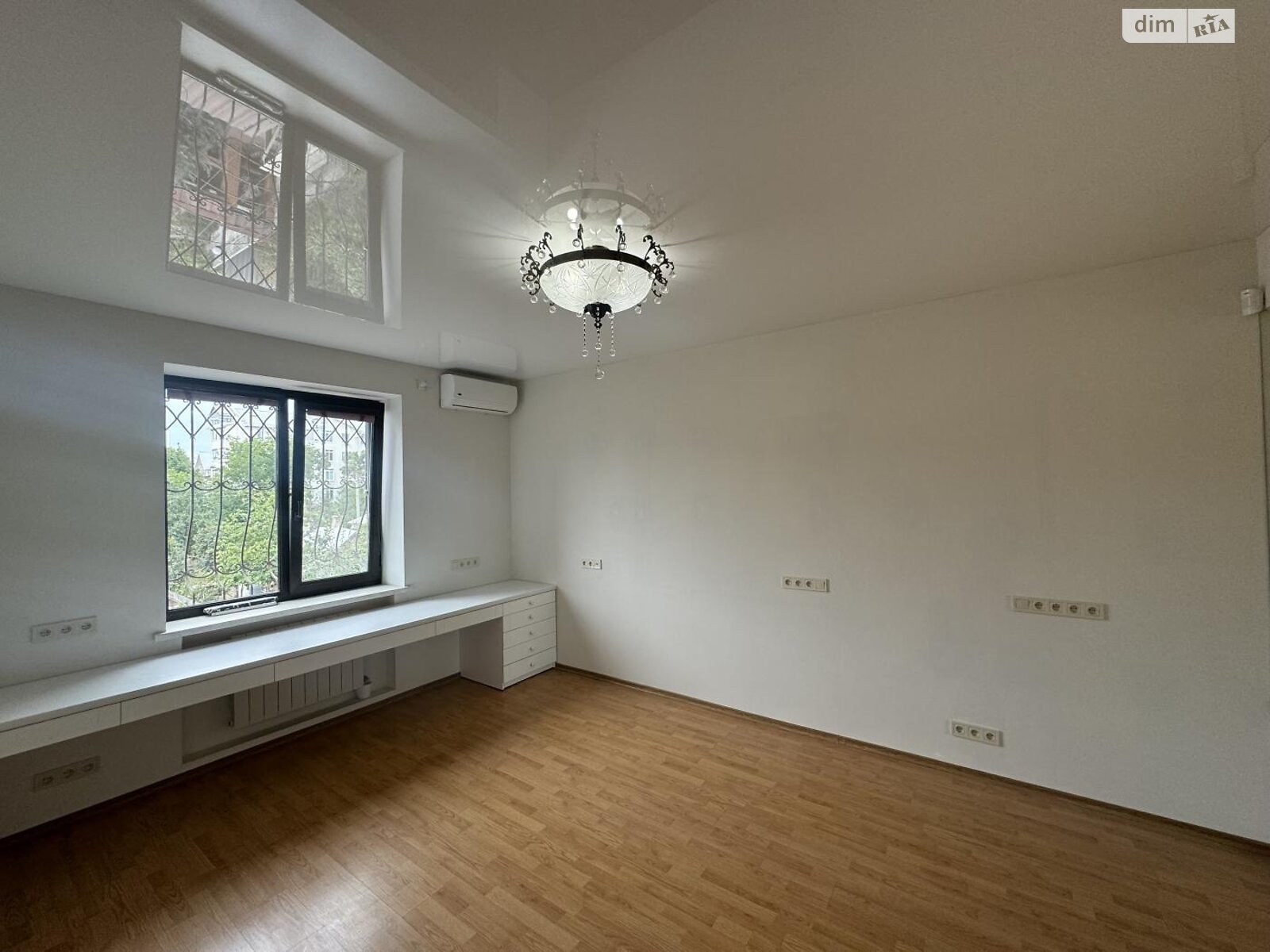 двухэтажный дом с верандой, 290 кв. м, кирпич. Продажа в Харькове район Холодногорский фото 1 двухэтажный дом с верандой, 290 кв. м, кирпич. Продажа в Харькове район Холодногорский фото 1