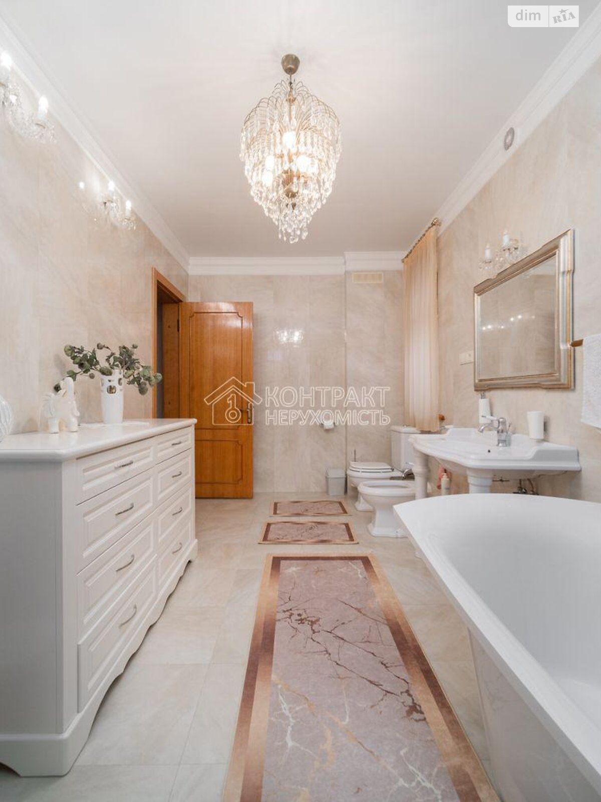 трехэтажный дом с гаражом, 280 кв. м, кирпич. Продажа в Харькове район Киевский фото 1 трехэтажный дом с гаражом, 280 кв. м, кирпич. Продажа в Харькове район Киевский фото 1