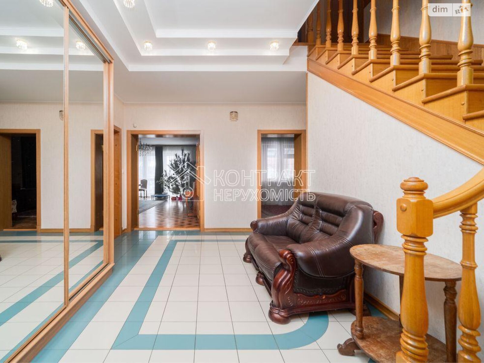 трехэтажный дом с гаражом, 280 кв. м, кирпич. Продажа в Харькове район Киевский фото 1 трехэтажный дом с гаражом, 280 кв. м, кирпич. Продажа в Харькове район Киевский фото 1