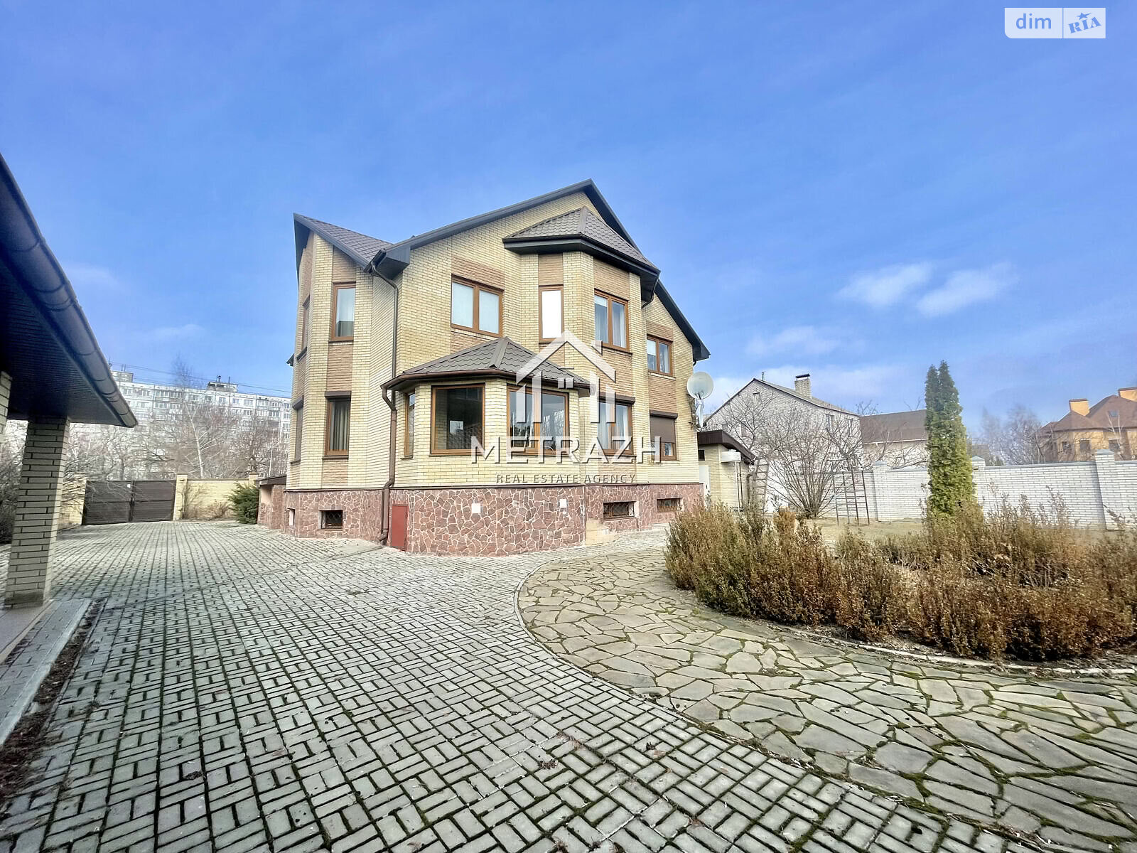 одноэтажный дом с верандой, 386.3 кв. м, кирпич. Продажа в Харькове фото 1 одноэтажный дом с верандой, 386.3 кв. м, кирпич. Продажа в Харькове фото 1