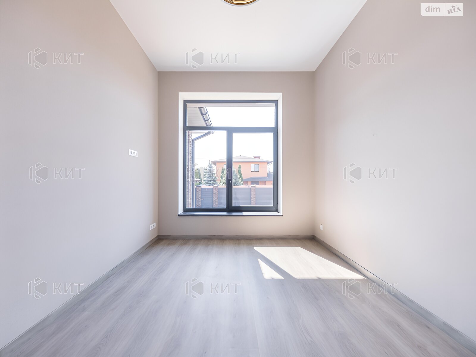 одноэтажный дом, 312 кв. м, кирпич. Продажа в Харькове район Новые Дома фото 1 одноэтажный дом, 312 кв. м, кирпич. Продажа в Харькове район Новые Дома фото 1