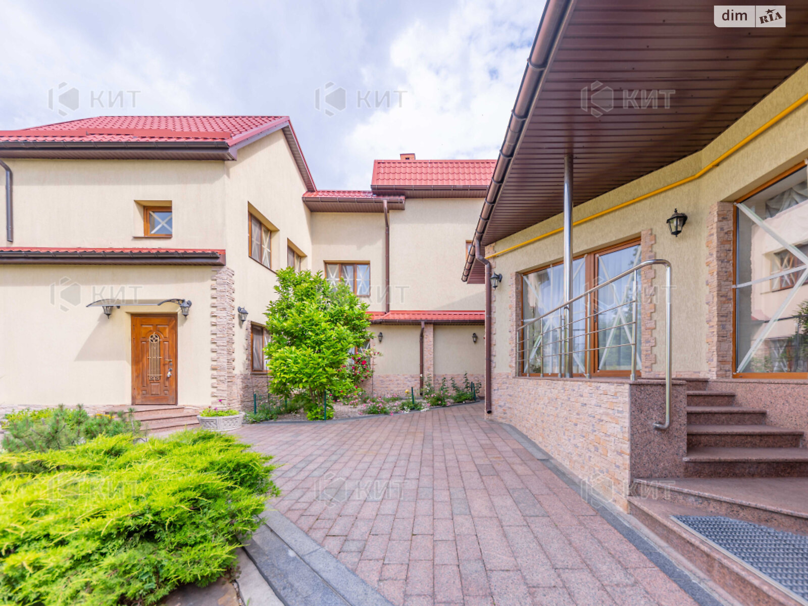 двухэтажный дом, 1000 кв. м, кирпич. Продажа в Харькове фото 1 двухэтажный дом, 1000 кв. м, кирпич. Продажа в Харькове фото 1