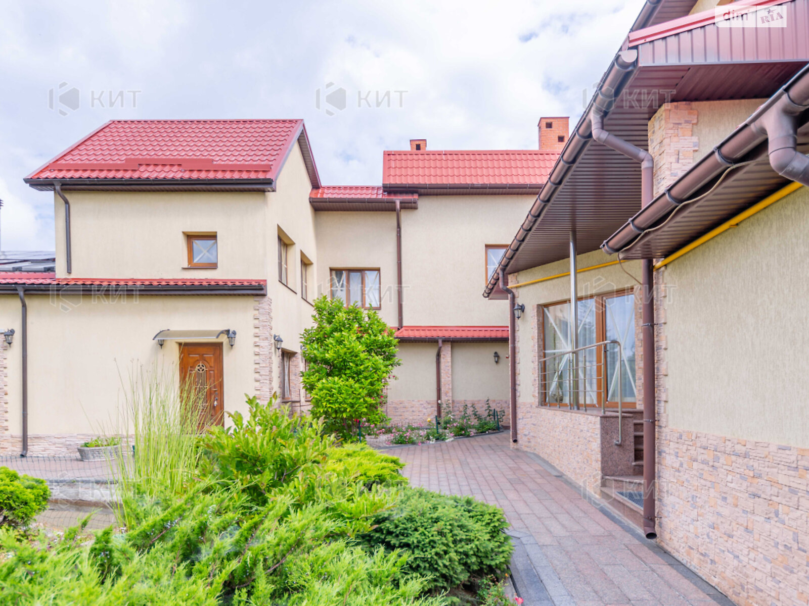 двухэтажный дом, 1000 кв. м, кирпич. Продажа в Харькове фото 1 двухэтажный дом, 1000 кв. м, кирпич. Продажа в Харькове фото 1