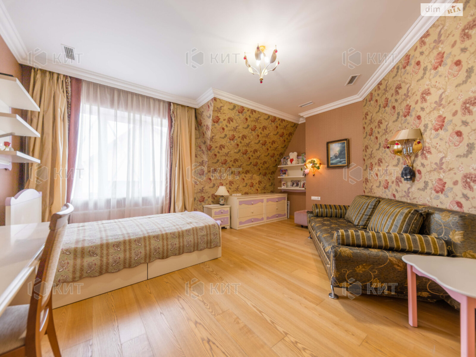 двухэтажный дом, 1000 кв. м, кирпич. Продажа в Харькове фото 1 двухэтажный дом, 1000 кв. м, кирпич. Продажа в Харькове фото 1