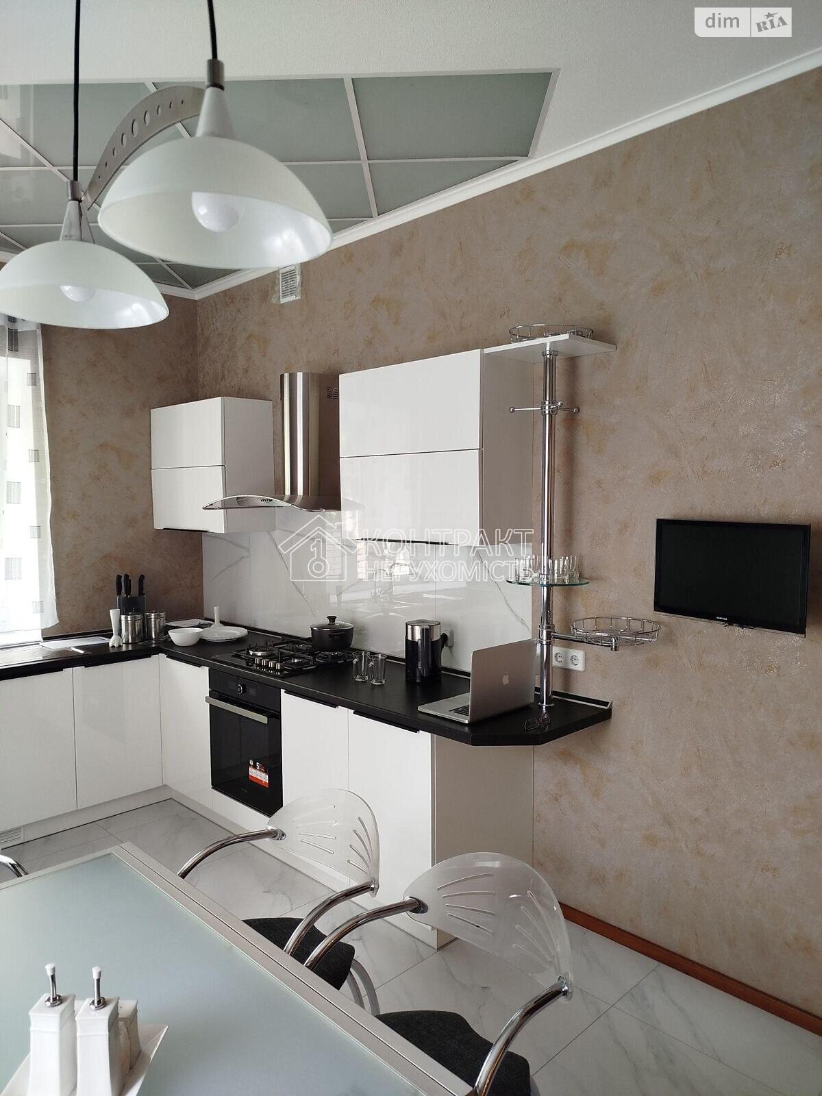 триповерховий будинок, 254 кв. м, кирпич. Продаж в Харкові, район Салтівка фото 1 триповерховий будинок, 254 кв. м, кирпич. Продаж в Харкові, район Салтівка фото 1