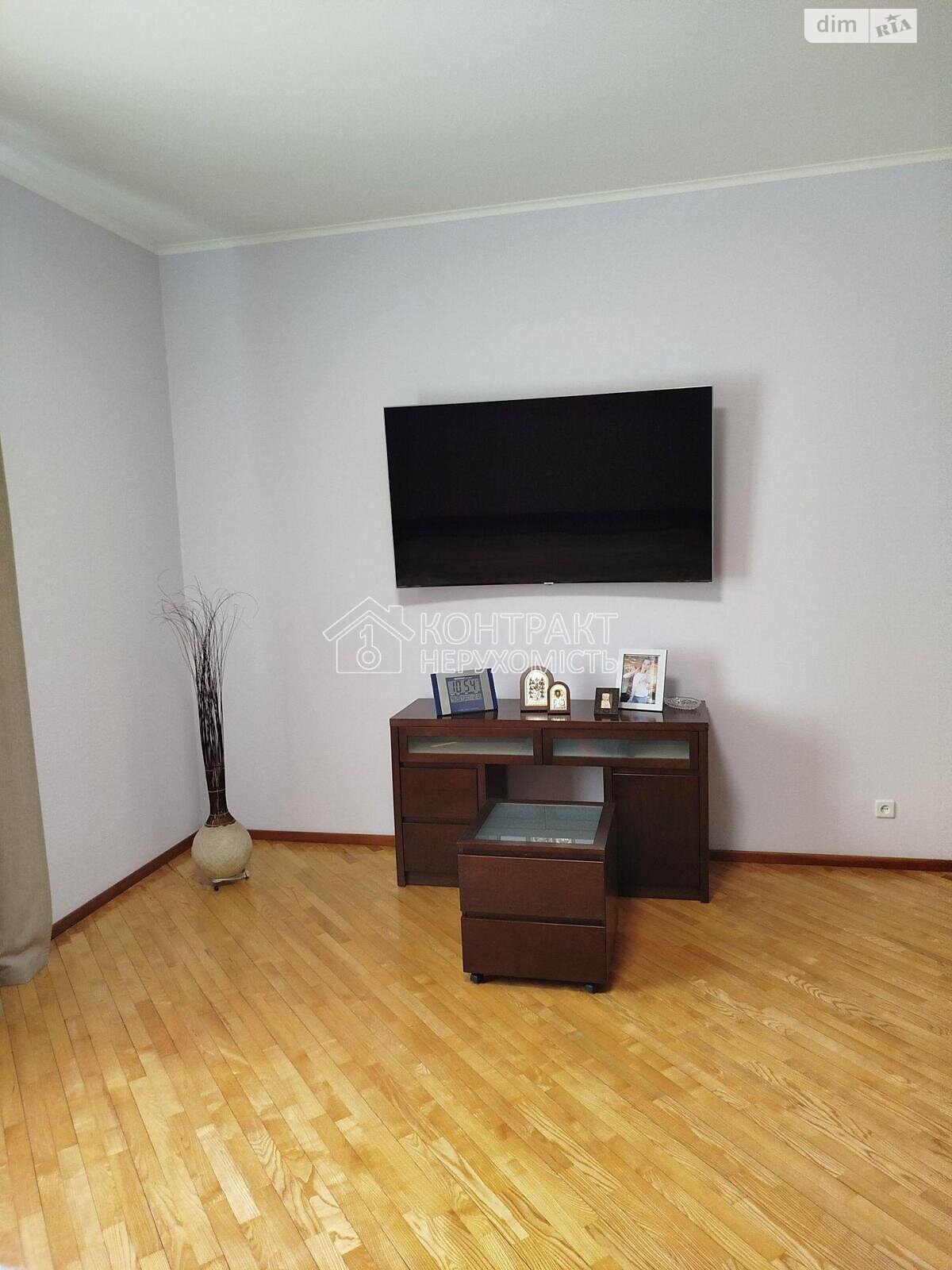 триповерховий будинок, 254 кв. м, кирпич. Продаж в Харкові, район Салтівка фото 1 триповерховий будинок, 254 кв. м, кирпич. Продаж в Харкові, район Салтівка фото 1