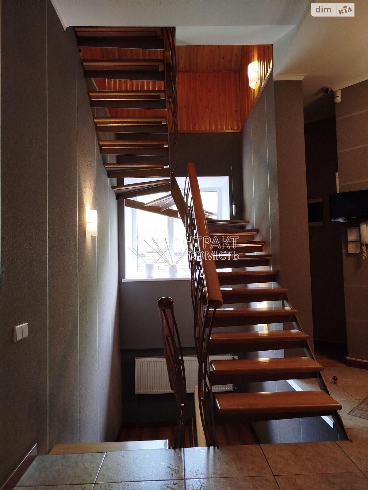 триповерховий будинок, 254 кв. м, кирпич. Продаж в Харкові, район Салтівка фото 1 триповерховий будинок, 254 кв. м, кирпич. Продаж в Харкові, район Салтівка фото 1
