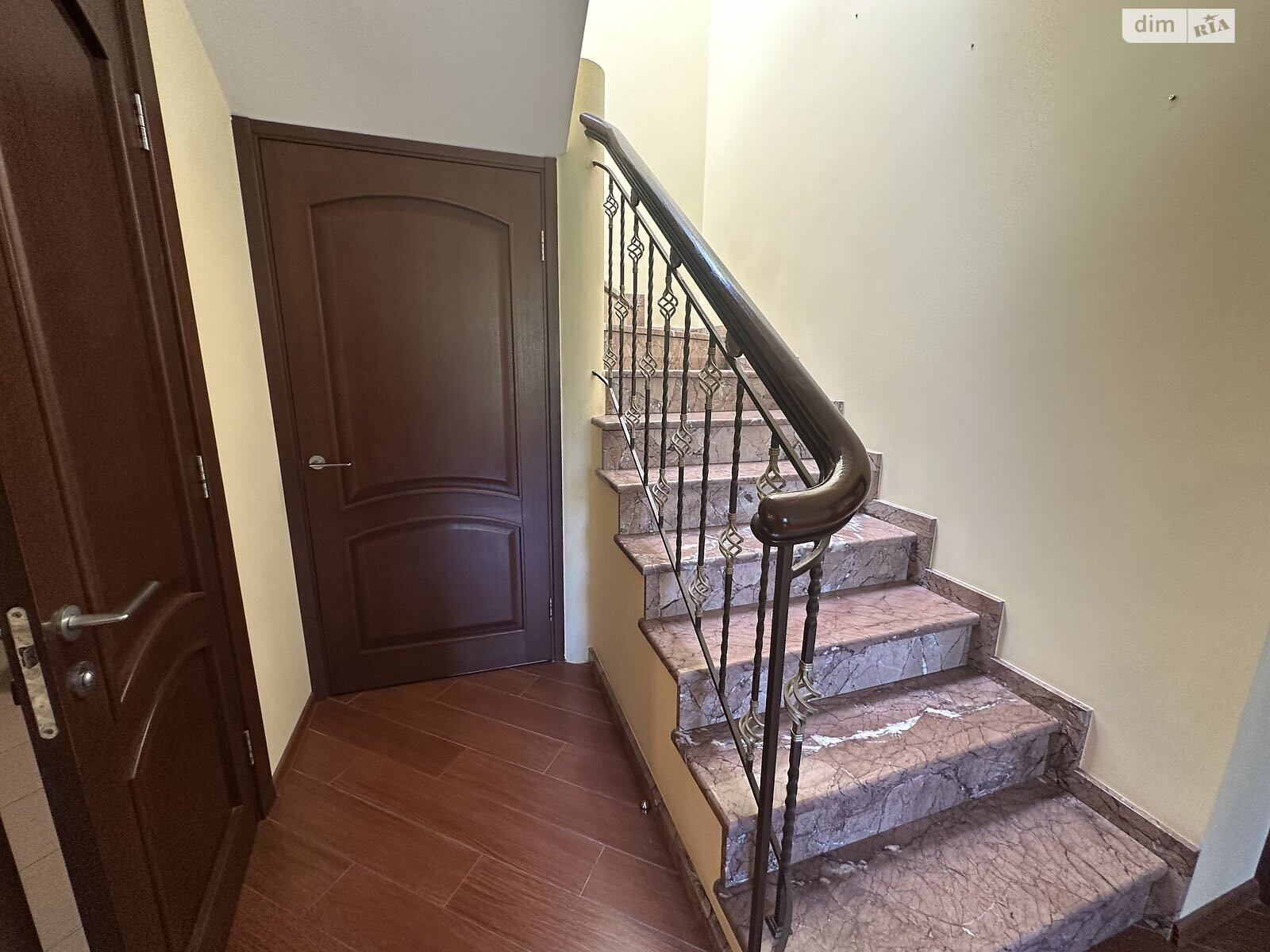 двухэтажный дом с верандой, 200 кв. м, кирпич. Продажа в Харькове район Шатиловка фото 1 двухэтажный дом с верандой, 200 кв. м, кирпич. Продажа в Харькове район Шатиловка фото 1