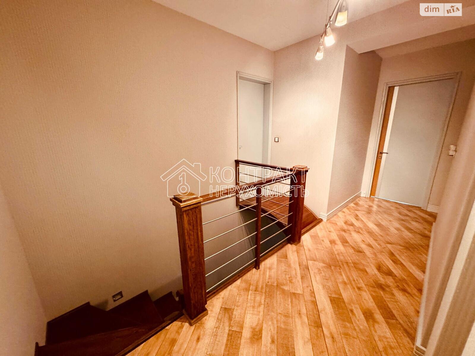 триповерховий будинок, 380 кв. м, кирпич. Продаж в Харкові, район Велика Данилівка фото 1 триповерховий будинок, 380 кв. м, кирпич. Продаж в Харкові, район Велика Данилівка фото 1