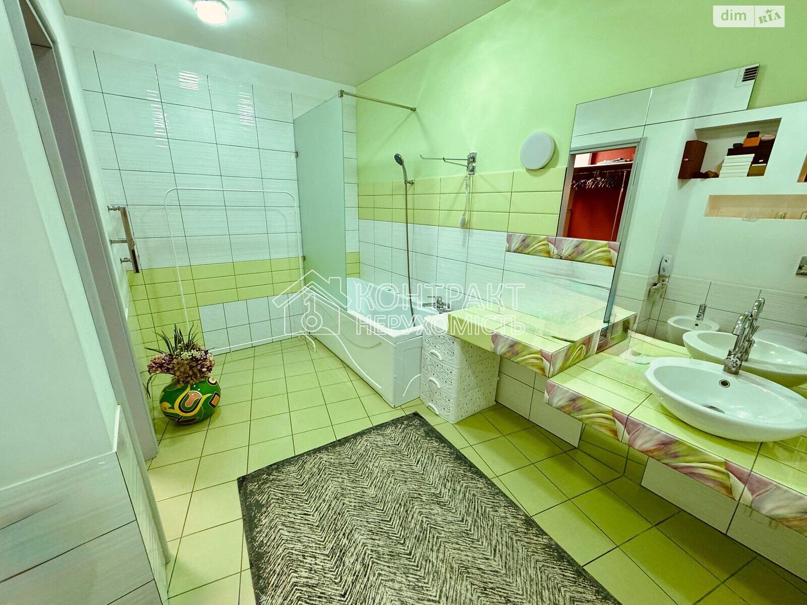 триповерховий будинок, 380 кв. м, кирпич. Продаж в Харкові, район Велика Данилівка фото 1 триповерховий будинок, 380 кв. м, кирпич. Продаж в Харкові, район Велика Данилівка фото 1