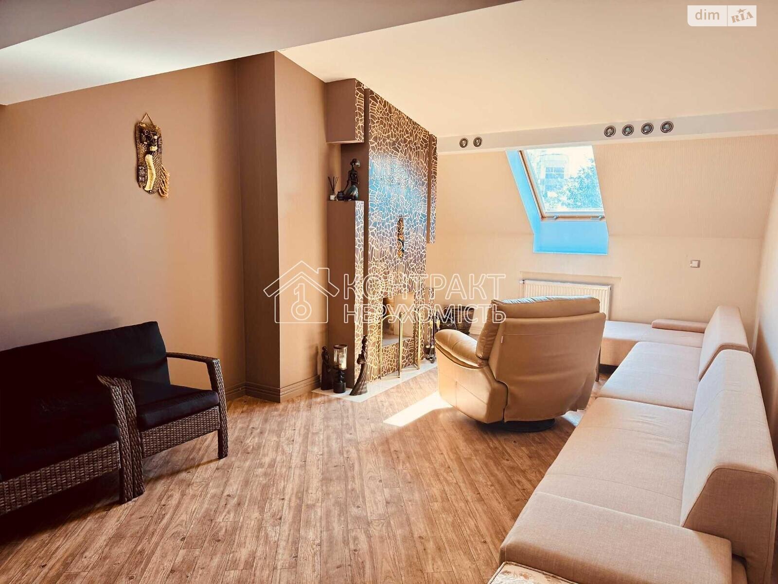 триповерховий будинок, 380 кв. м, кирпич. Продаж в Харкові, район Велика Данилівка фото 1 триповерховий будинок, 380 кв. м, кирпич. Продаж в Харкові, район Велика Данилівка фото 1