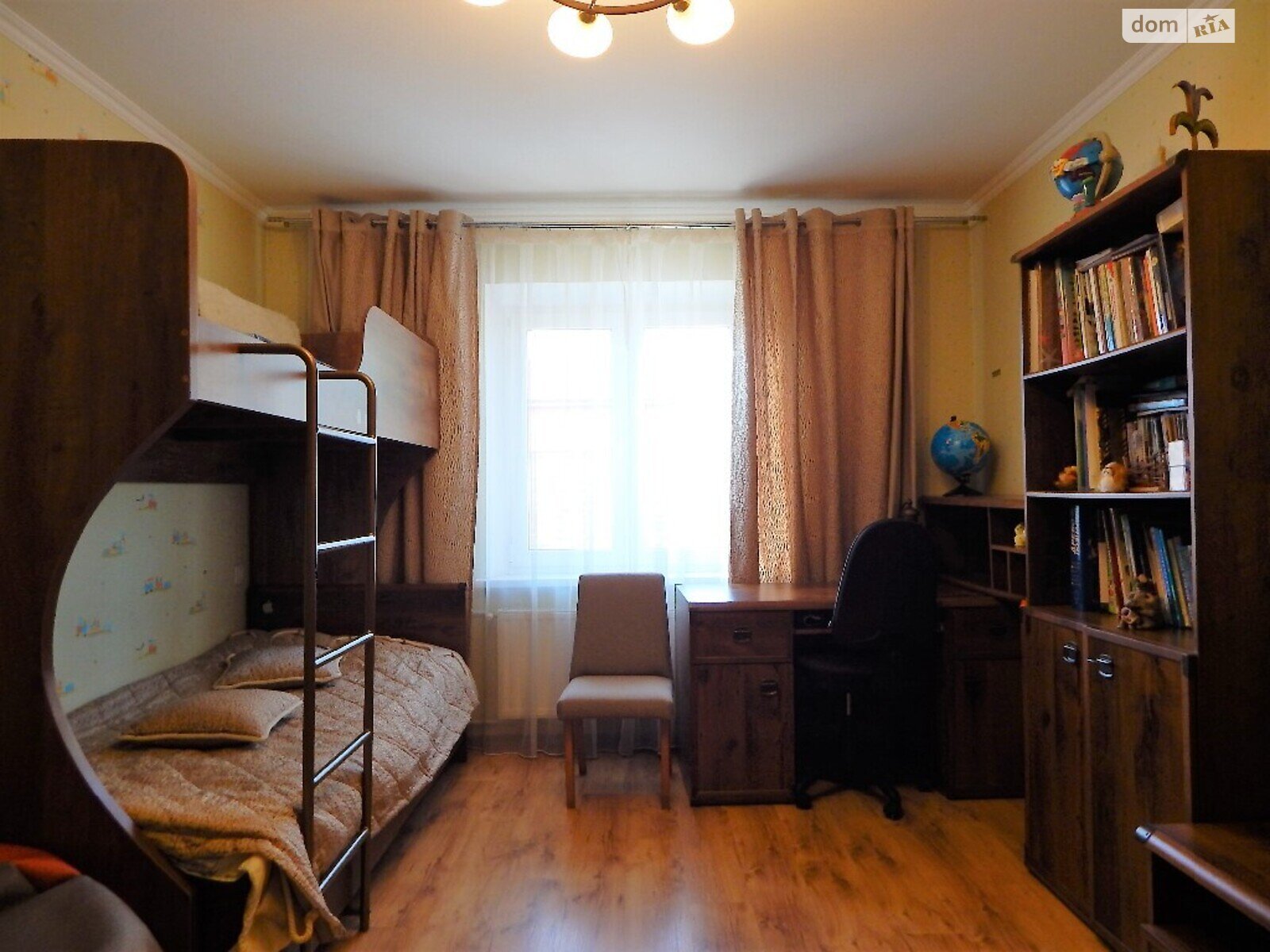 трехэтажный дом с ремонтом, 280 кв. м, пенобетон. Продажа в Высоком фото 1