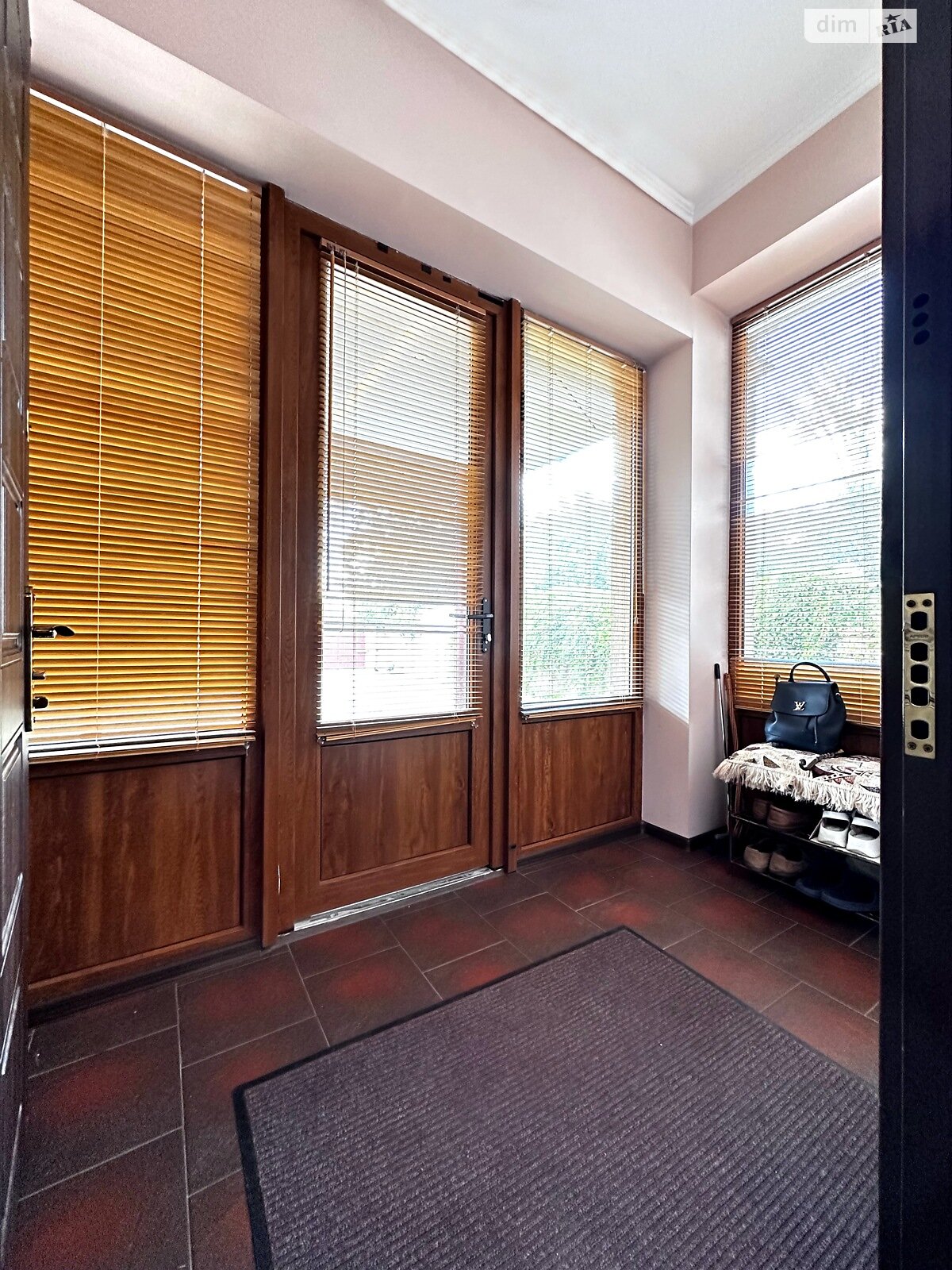 двухэтажный дом с верандой, 578 кв. м, инкерманский камень. Продажа в Херсоне район Днепровский фото 1 двухэтажный дом с верандой, 578 кв. м, инкерманский камень. Продажа в Херсоне район Днепровский фото 1