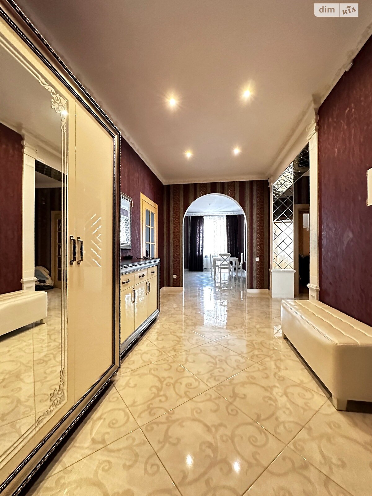 двухэтажный дом с верандой, 578 кв. м, инкерманский камень. Продажа в Херсоне район Днепровский фото 1 двухэтажный дом с верандой, 578 кв. м, инкерманский камень. Продажа в Херсоне район Днепровский фото 1