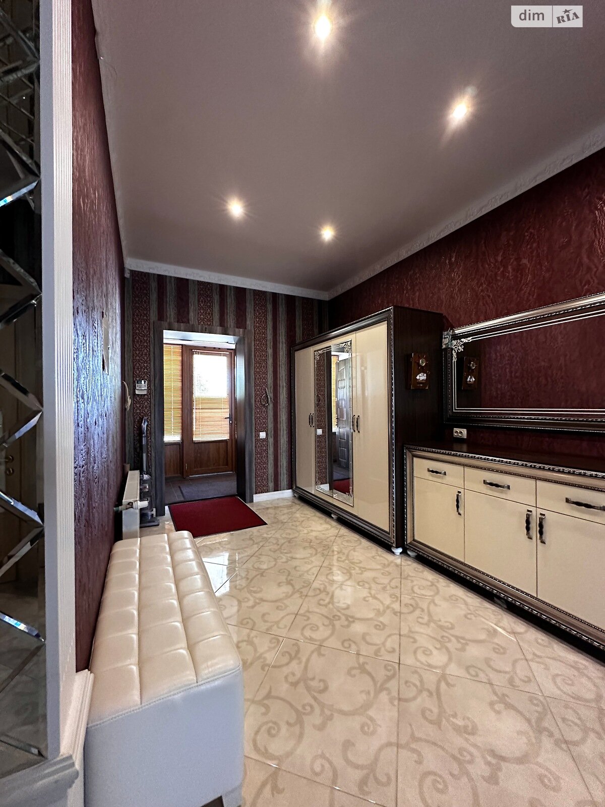 двухэтажный дом с верандой, 578 кв. м, инкерманский камень. Продажа в Херсоне район Днепровский фото 1 двухэтажный дом с верандой, 578 кв. м, инкерманский камень. Продажа в Херсоне район Днепровский фото 1