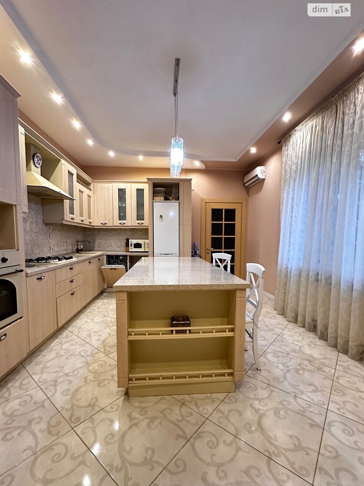 двухэтажный дом с верандой, 578 кв. м, инкерманский камень. Продажа в Херсоне район Днепровский фото 1 двухэтажный дом с верандой, 578 кв. м, инкерманский камень. Продажа в Херсоне район Днепровский фото 1