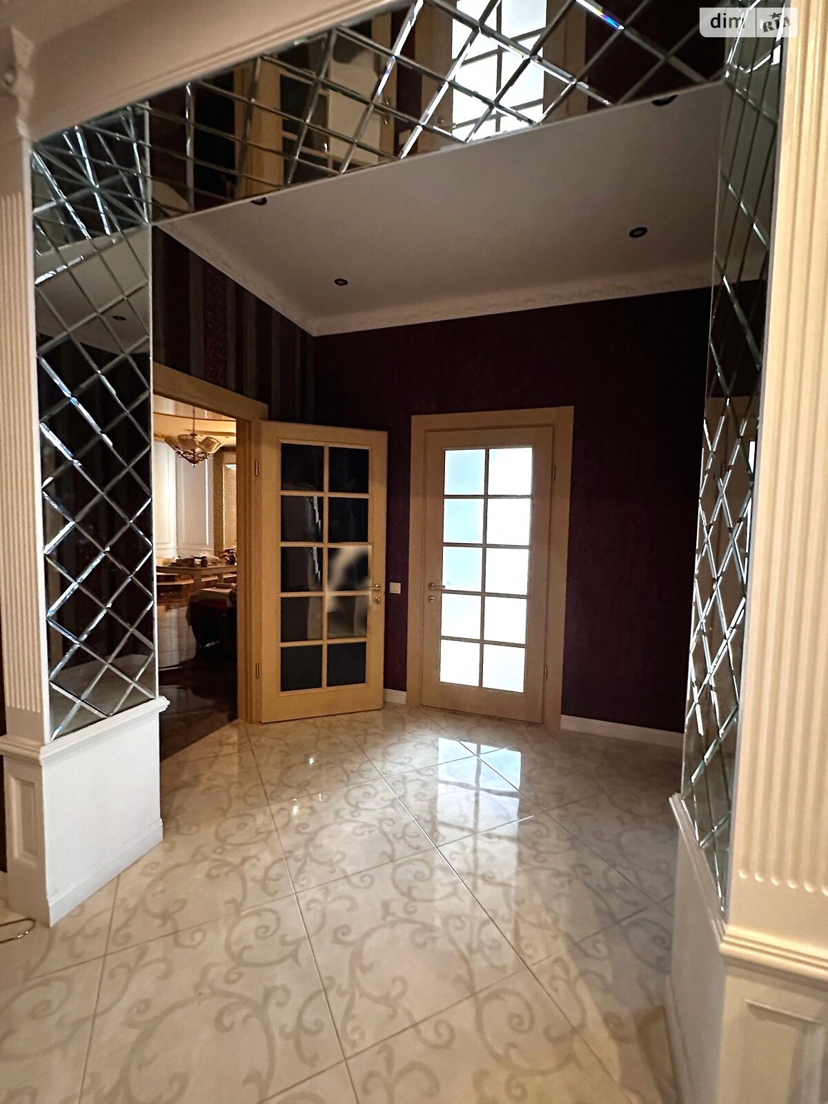 двухэтажный дом с верандой, 578 кв. м, инкерманский камень. Продажа в Херсоне район Днепровский фото 1 двухэтажный дом с верандой, 578 кв. м, инкерманский камень. Продажа в Херсоне район Днепровский фото 1