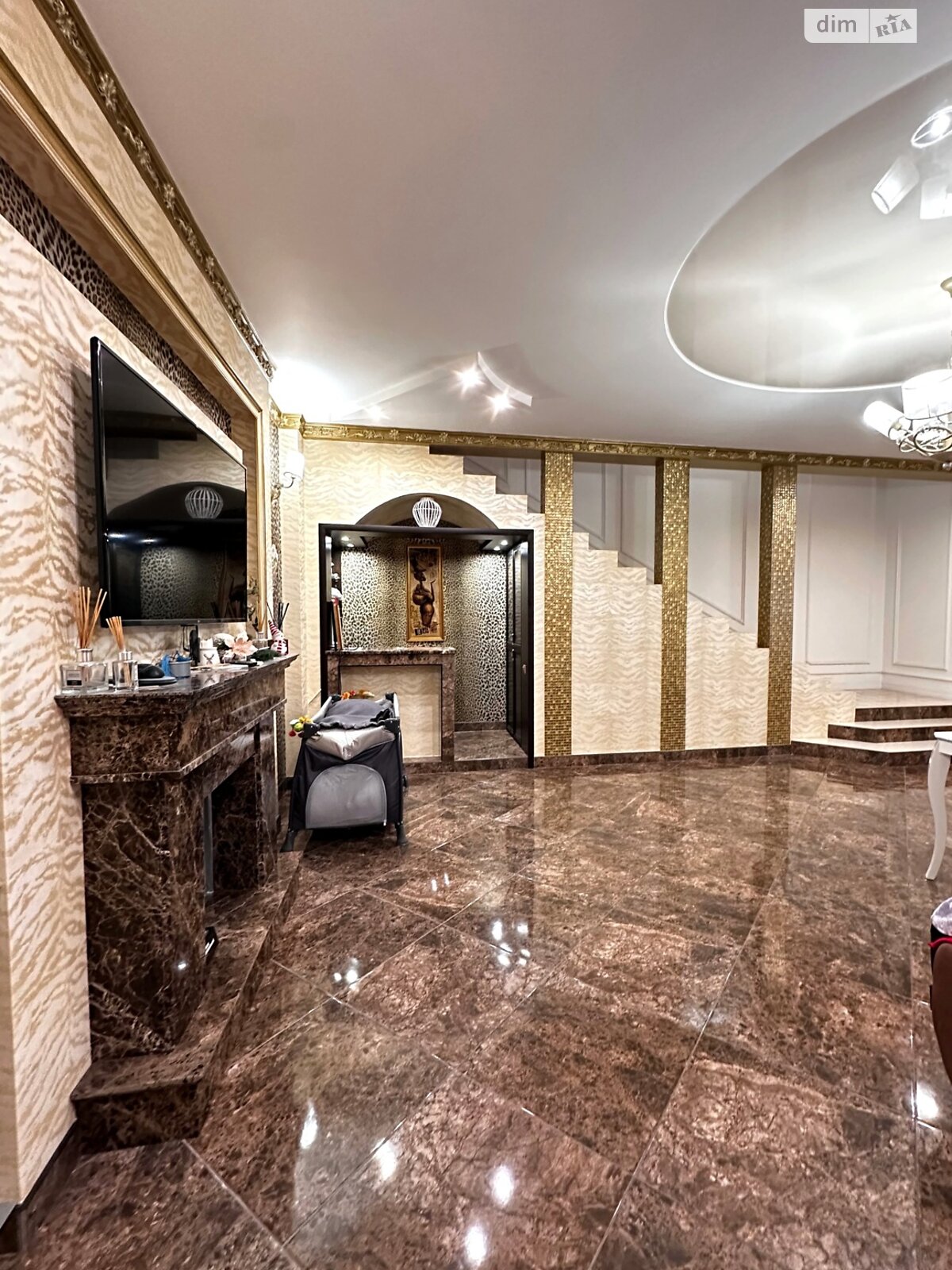 двухэтажный дом с верандой, 578 кв. м, инкерманский камень. Продажа в Херсоне район Днепровский фото 1 двухэтажный дом с верандой, 578 кв. м, инкерманский камень. Продажа в Херсоне район Днепровский фото 1