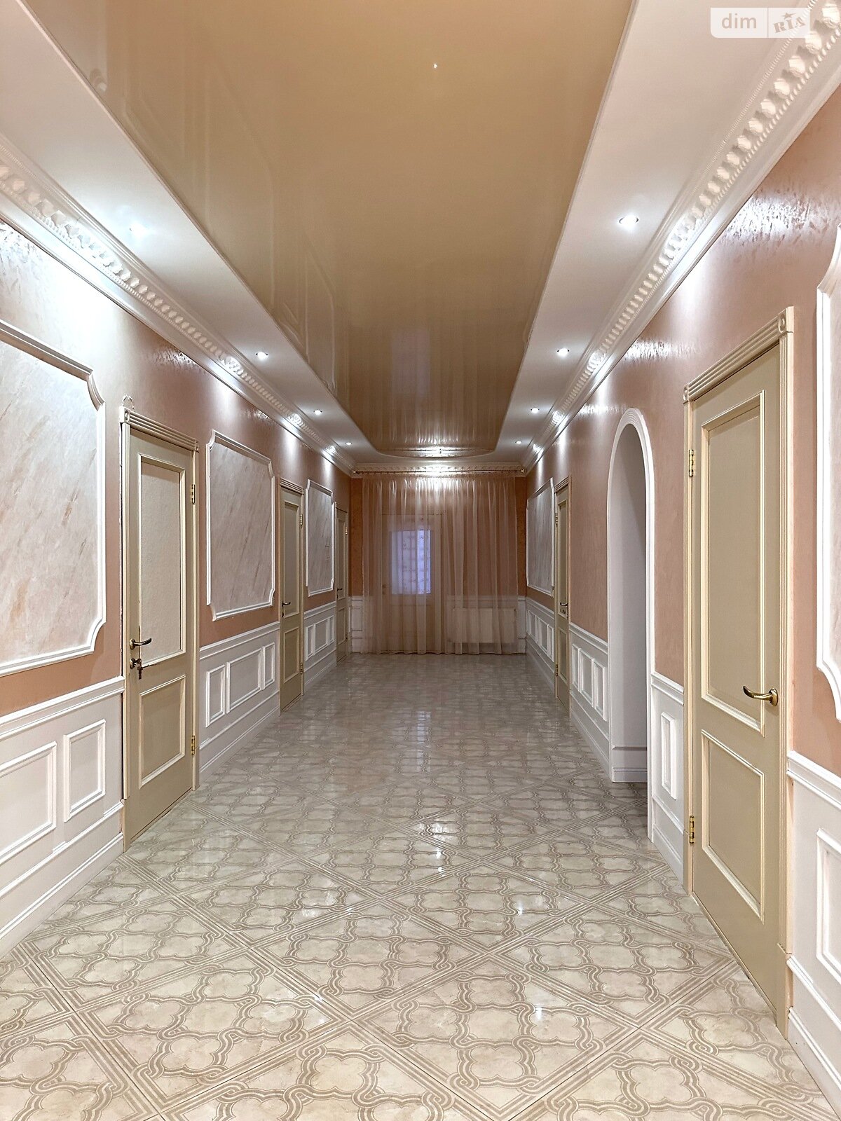 двухэтажный дом с верандой, 578 кв. м, инкерманский камень. Продажа в Херсоне район Днепровский фото 1 двухэтажный дом с верандой, 578 кв. м, инкерманский камень. Продажа в Херсоне район Днепровский фото 1