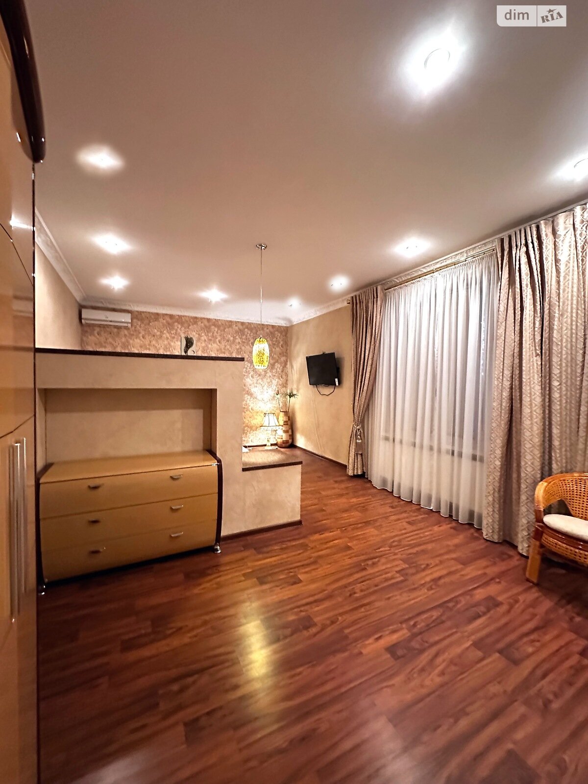 двухэтажный дом с верандой, 578 кв. м, инкерманский камень. Продажа в Херсоне район Днепровский фото 1 двухэтажный дом с верандой, 578 кв. м, инкерманский камень. Продажа в Херсоне район Днепровский фото 1