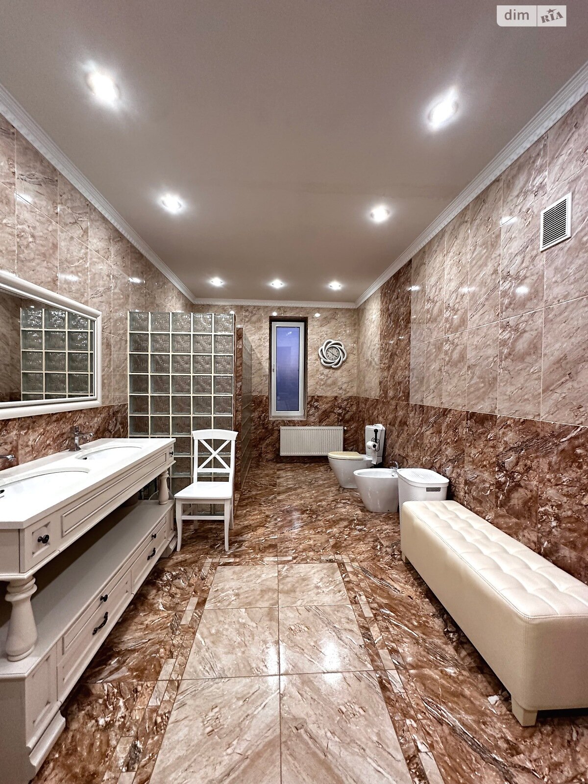 двухэтажный дом с верандой, 578 кв. м, инкерманский камень. Продажа в Херсоне район Днепровский фото 1 двухэтажный дом с верандой, 578 кв. м, инкерманский камень. Продажа в Херсоне район Днепровский фото 1