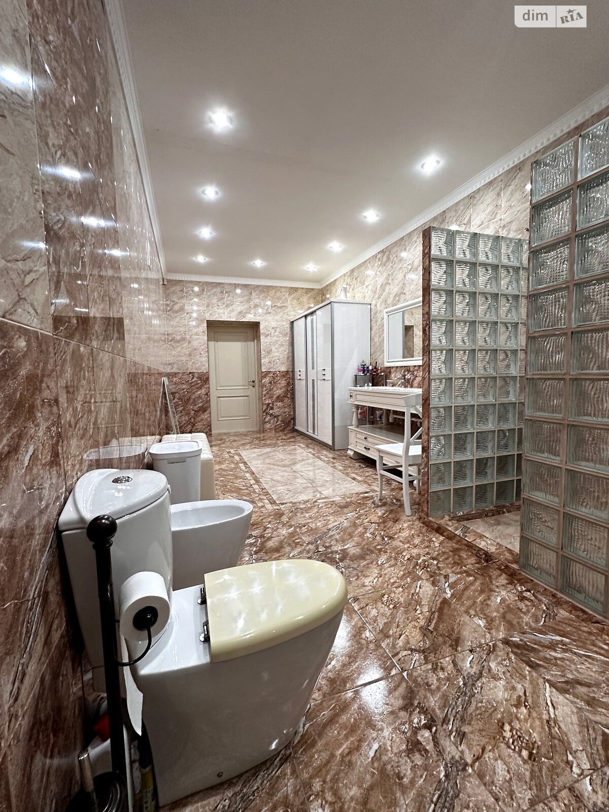 двухэтажный дом с верандой, 578 кв. м, инкерманский камень. Продажа в Херсоне район Днепровский фото 1 двухэтажный дом с верандой, 578 кв. м, инкерманский камень. Продажа в Херсоне район Днепровский фото 1