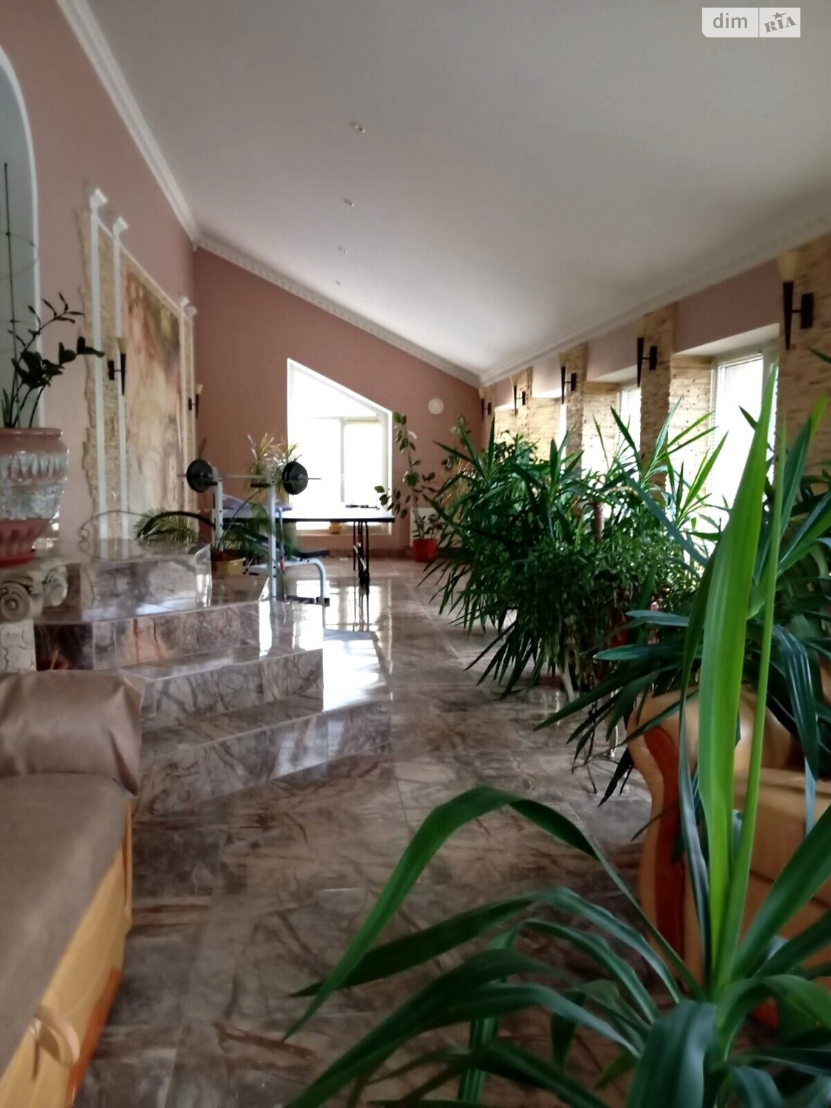 двухэтажный дом с верандой, 578 кв. м, инкерманский камень. Продажа в Херсоне район Днепровский фото 1 двухэтажный дом с верандой, 578 кв. м, инкерманский камень. Продажа в Херсоне район Днепровский фото 1