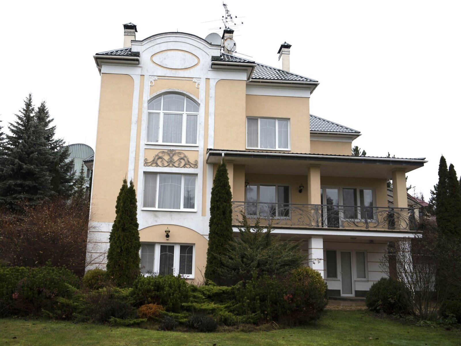 двухэтажный дом с отоплением, 220 кв. м, кирпич. Продажа в Хлепче фото 1