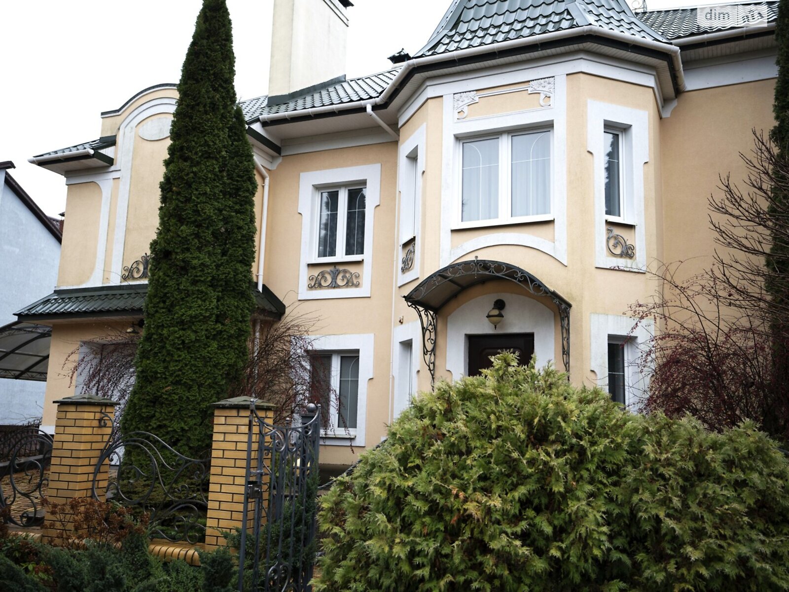 двухэтажный дом с отоплением, 220 кв. м, кирпич. Продажа в Хлепче фото 1