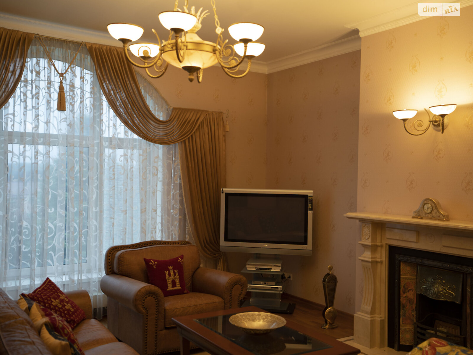 двухэтажный дом с отоплением, 220 кв. м, кирпич. Продажа в Хлепче фото 1