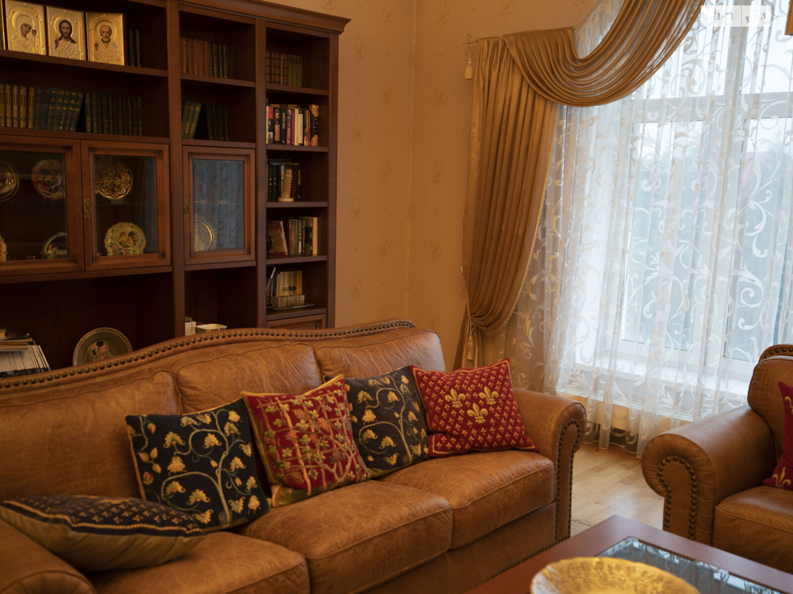 двухэтажный дом с отоплением, 220 кв. м, кирпич. Продажа в Хлепче фото 1