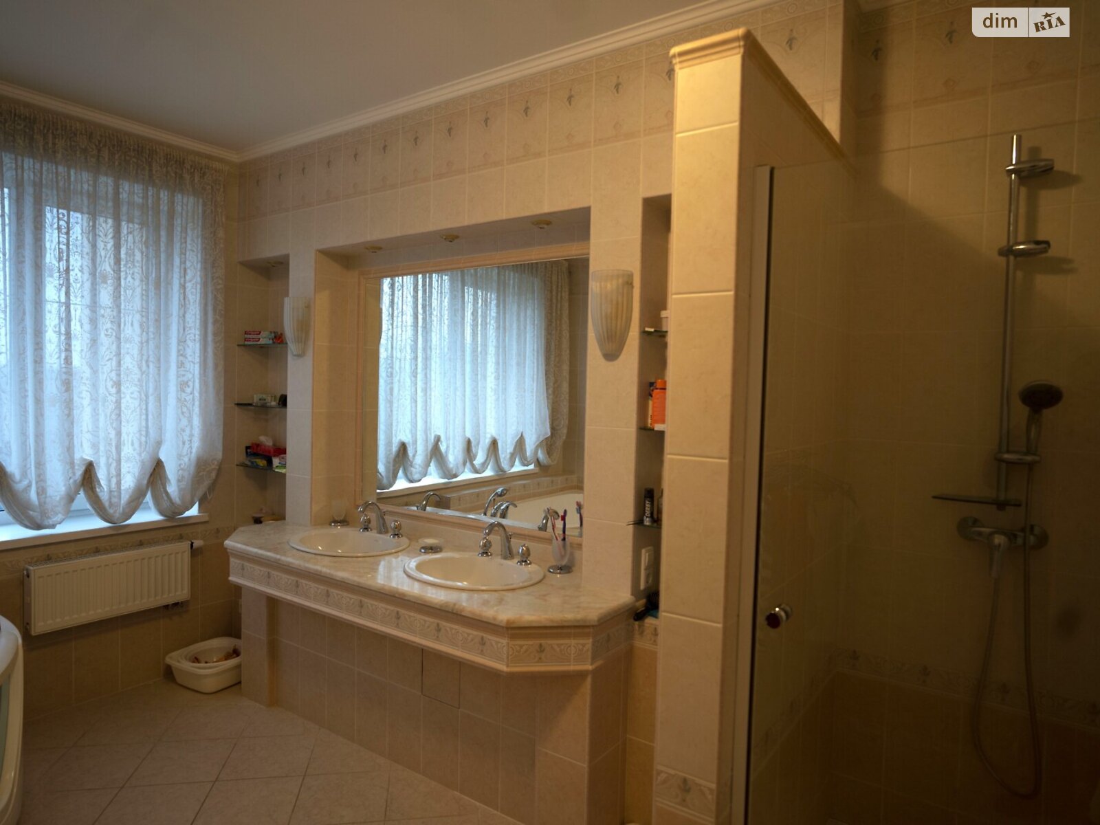 двухэтажный дом с отоплением, 220 кв. м, кирпич. Продажа в Хлепче фото 1