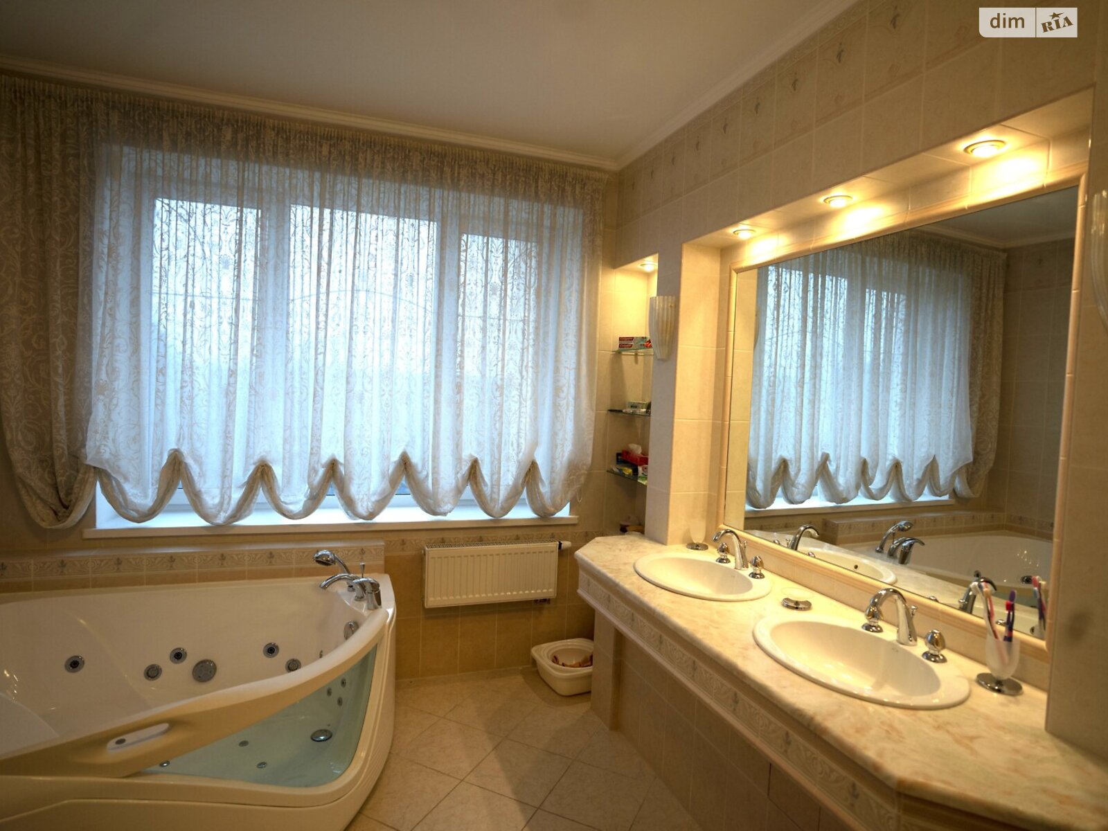 двухэтажный дом с отоплением, 220 кв. м, кирпич. Продажа в Хлепче фото 1