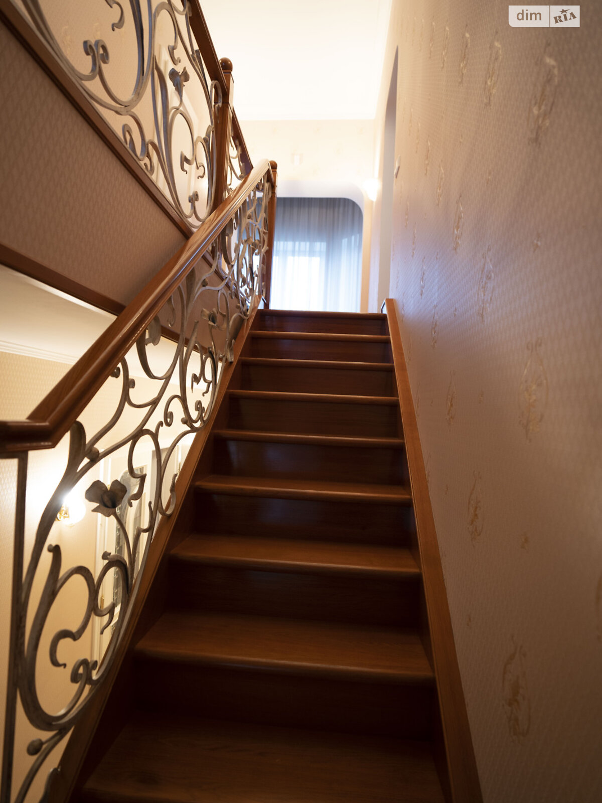 двухэтажный дом с отоплением, 220 кв. м, кирпич. Продажа в Хлепче фото 1