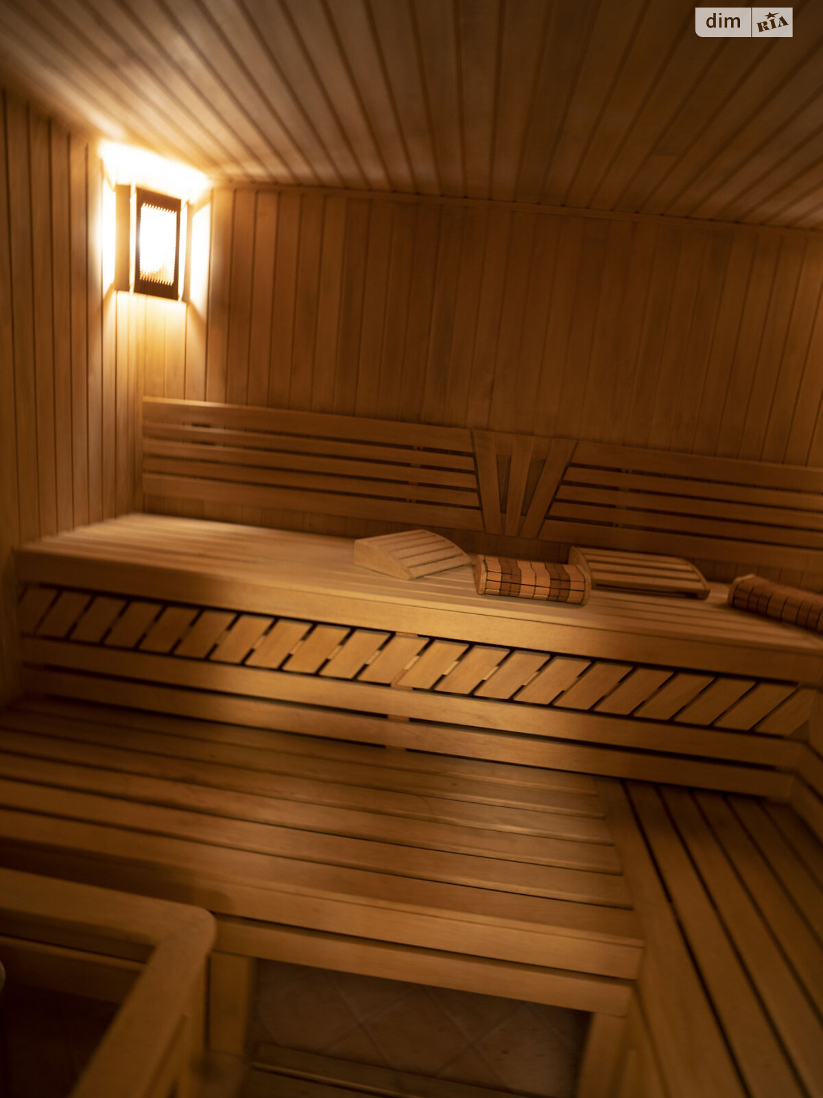 двухэтажный дом с отоплением, 220 кв. м, кирпич. Продажа в Хлепче фото 1