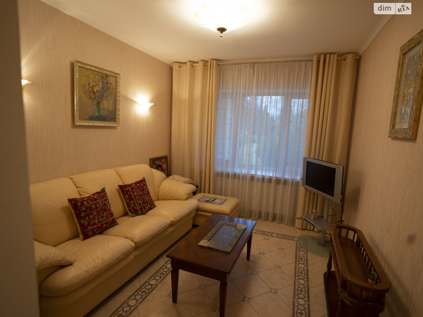 двухэтажный дом с отоплением, 220 кв. м, кирпич. Продажа в Хлепче фото 1