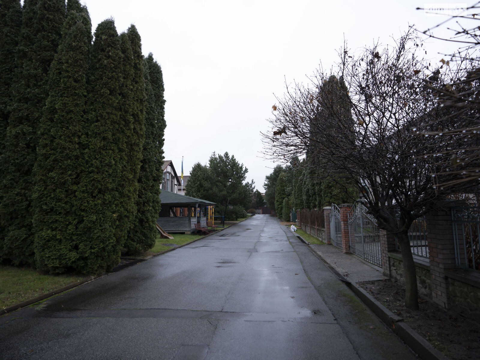 двухэтажный дом с отоплением, 220 кв. м, кирпич. Продажа в Хлепче фото 1