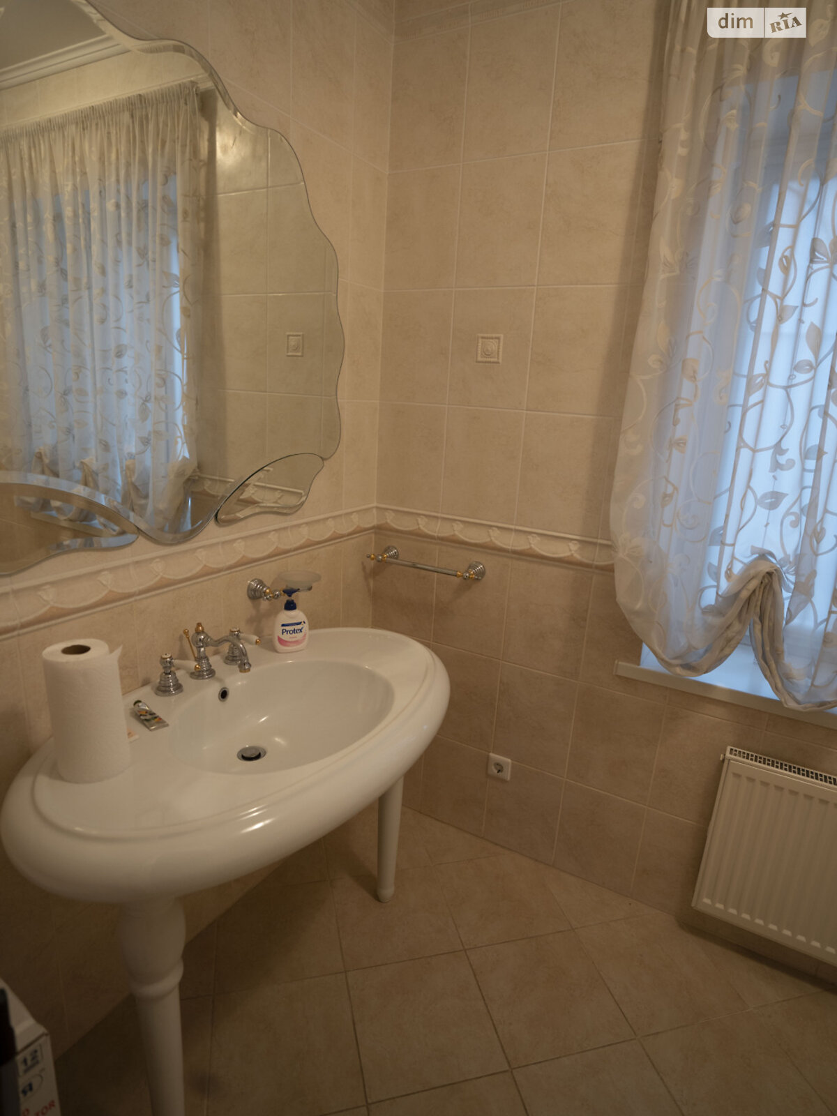 двухэтажный дом с отоплением, 220 кв. м, кирпич. Продажа в Хлепче фото 1