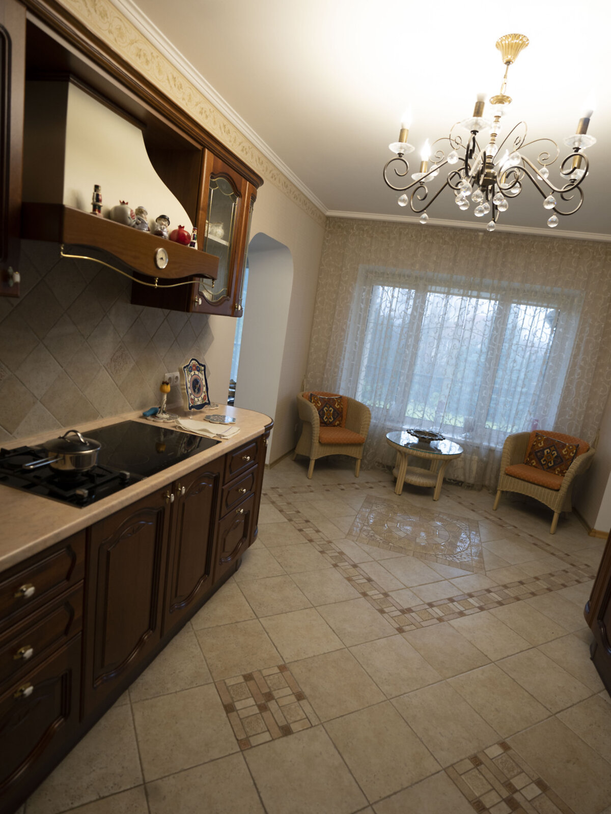 двухэтажный дом с отоплением, 220 кв. м, кирпич. Продажа в Хлепче фото 1