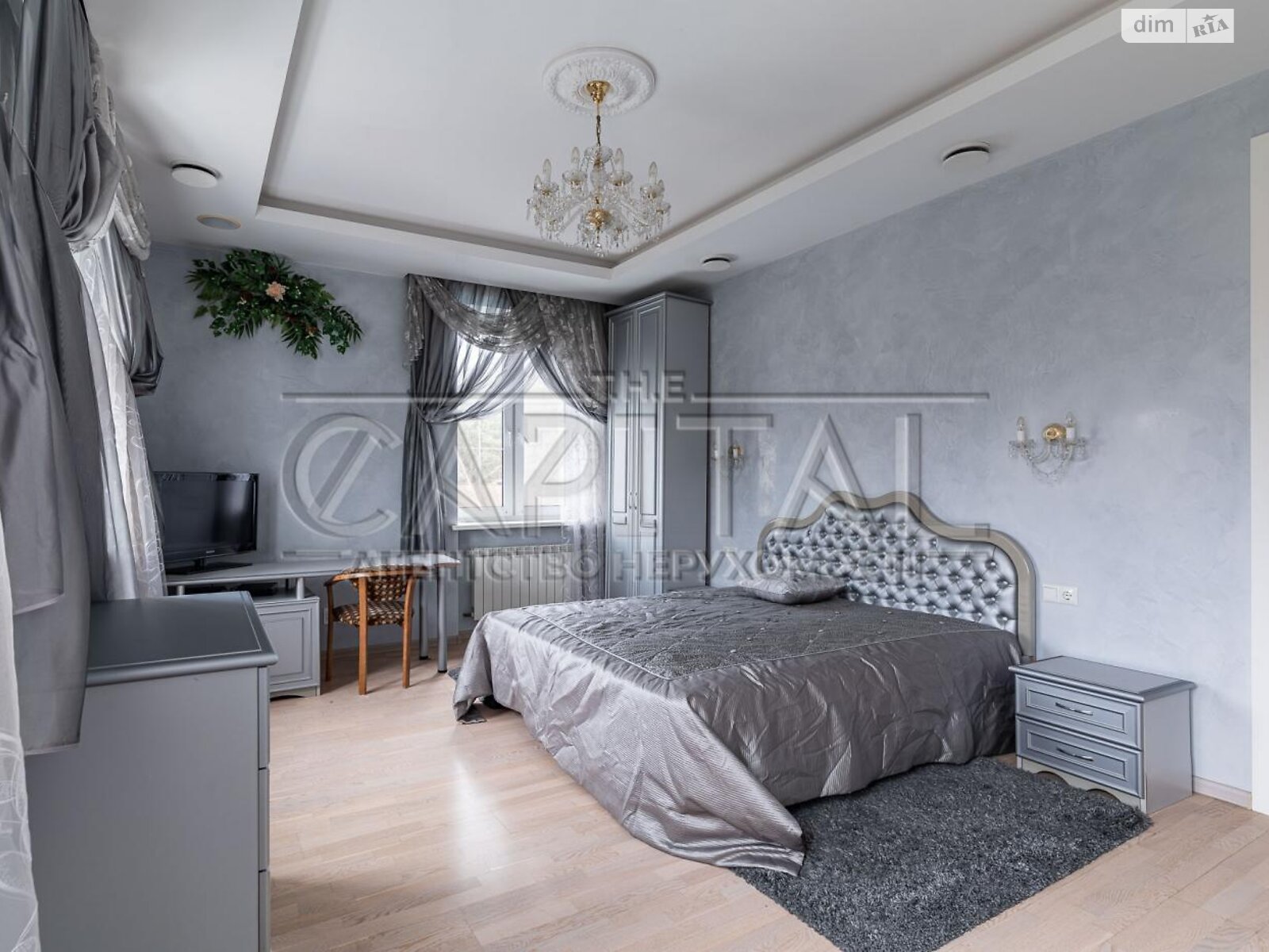 трехэтажный дом с гаражом, 1272 кв. м, кирпич. Продажа в Хлепче фото 1