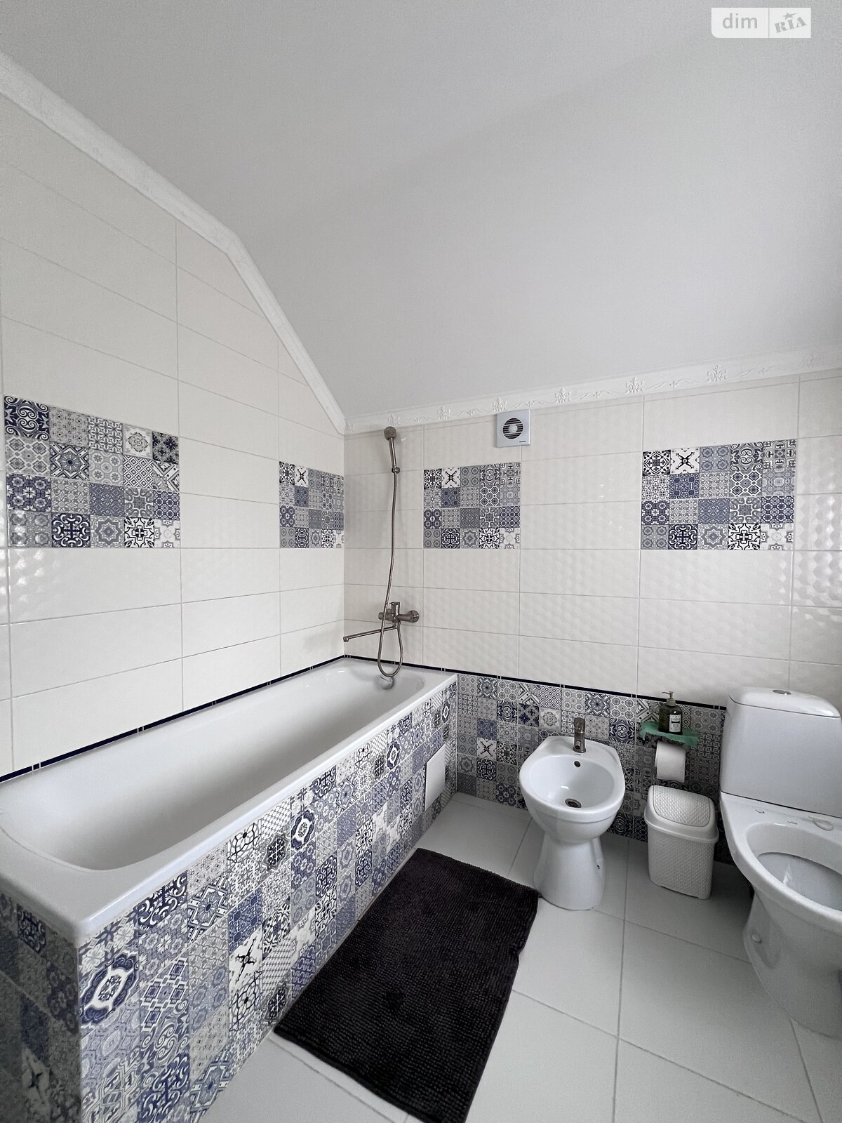 двоповерховий будинок з гаражем, 168 кв. м, цегла. Продаж в Хмельницькому, район Лезневе фото 1 двоповерховий будинок з гаражем, 168 кв. м, цегла. Продаж в Хмельницькому, район Лезневе фото 1
