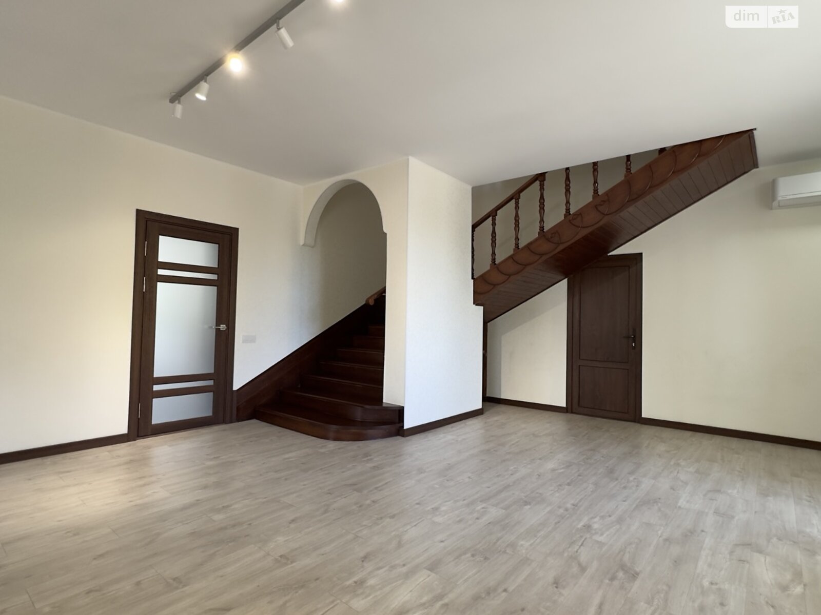 двоповерховий будинок з верандою, 343.5 кв. м, цегла. Продаж в Хмельницькому, район Лезневе фото 1 двоповерховий будинок з верандою, 343.5 кв. м, цегла. Продаж в Хмельницькому, район Лезневе фото 1