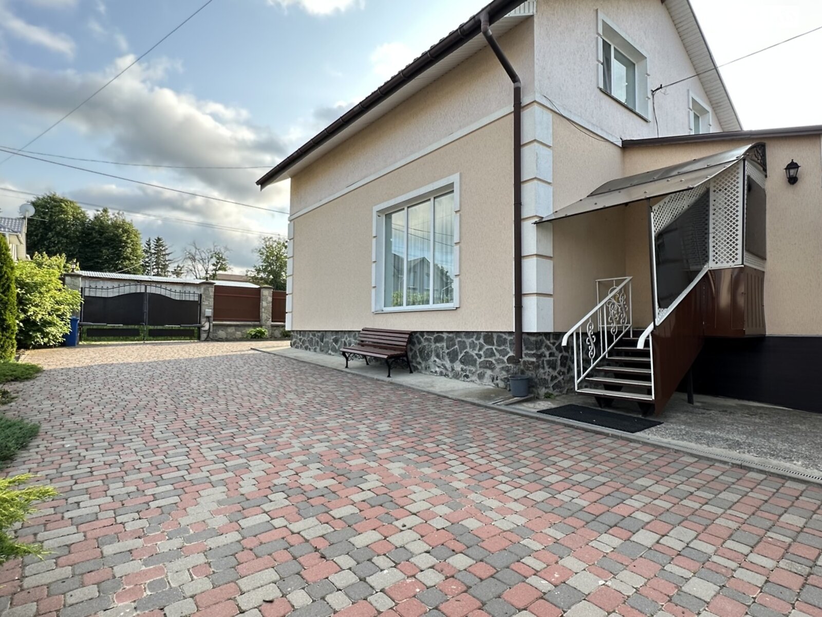 двоповерховий будинок з верандою, 130.1 кв. м, цегла. Продаж в Хмельницькому, район Лезневе фото 1 двоповерховий будинок з верандою, 130.1 кв. м, цегла. Продаж в Хмельницькому, район Лезневе фото 1