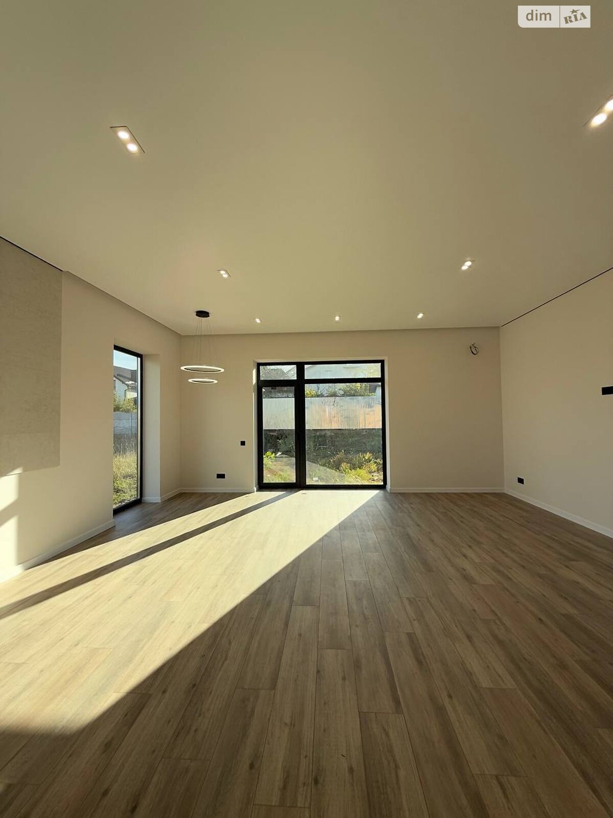 одноэтажный дом с ремонтом, 100 кв. м, кирпич. Продажа в Хмельницком фото 1 одноэтажный дом с ремонтом, 100 кв. м, кирпич. Продажа в Хмельницком фото 1