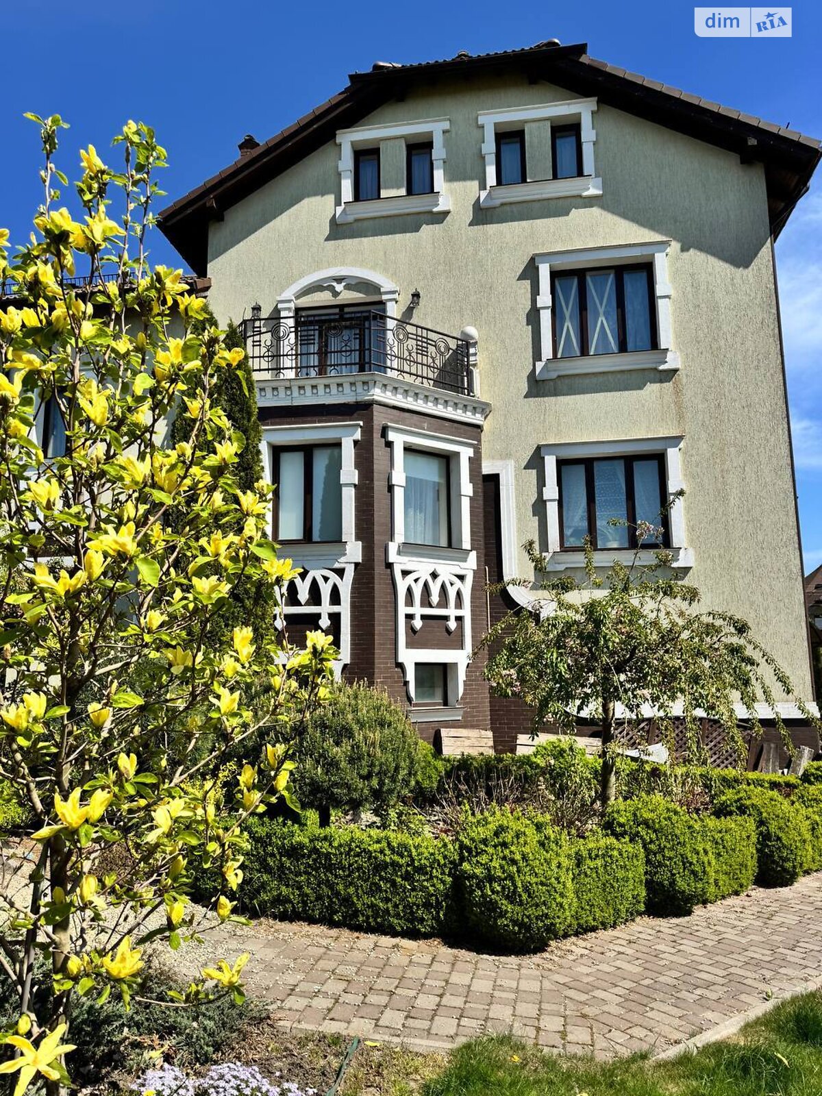 трехэтажный дом с гаражом, 444.2 кв. м, кирпич. Продажа в Лесовых Гриновцах фото 1 трехэтажный дом с гаражом, 444.2 кв. м, кирпич. Продажа в Лесовых Гриновцах фото 1