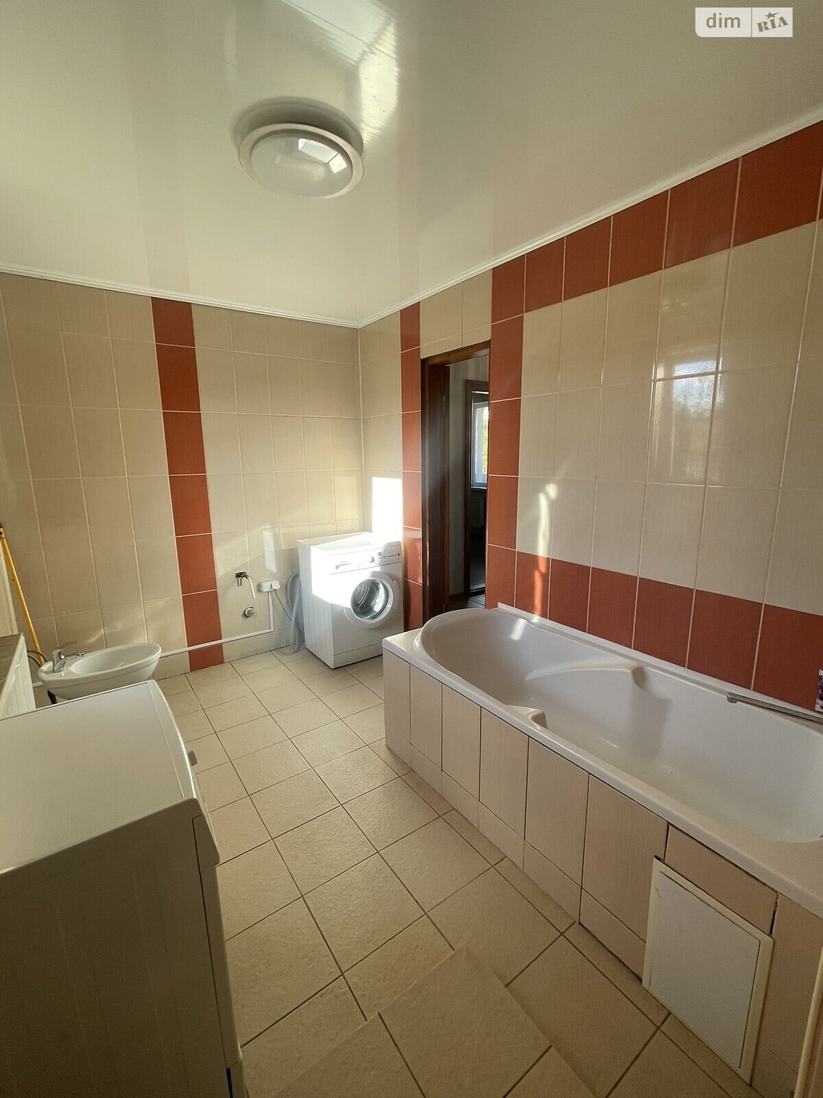 двухэтажный дом с ремонтом, 180 кв. м, кирпич. Продажа в Хмельницком район Центр фото 1