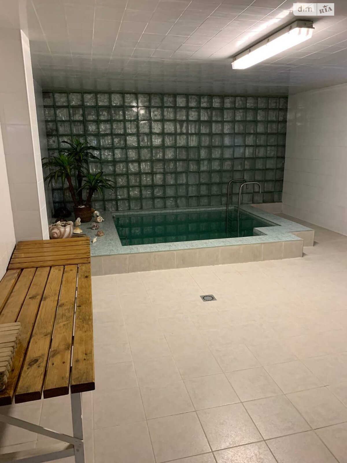 трехэтажный дом с гаражом, 410.8 кв. м, кирпич. Продажа в Хмельницком район Выставка фото 1 трехэтажный дом с гаражом, 410.8 кв. м, кирпич. Продажа в Хмельницком район Выставка фото 1