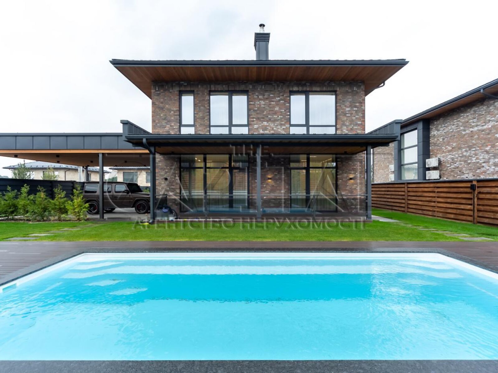 двухэтажный дом с ремонтом, 245 кв. м, кирпич. Продажа в Ходосовке фото 1